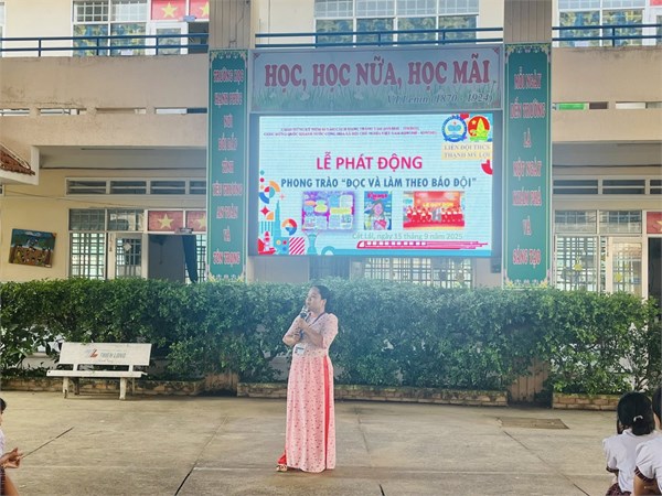 Đọc và làm theo báo đội