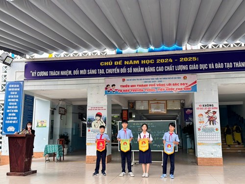 Tuần 23 - Trao cờ cho các lớp tiêu biểu tuần 22