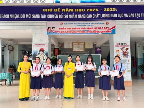Tuần 23 - Trao thưởng học sinh đạt giải Hội thi  Lớn lên cùng Sách  cấp trường năm học 2024-2025