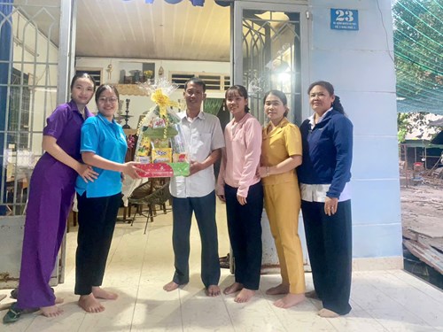 Tổ chức các hoạt động chăm lo tết ất tỳ năm 2025
cho đoàn viên công đoàn, cán bộ, nhà giáo và người lao động của công đoàn trường thcs thị trấn