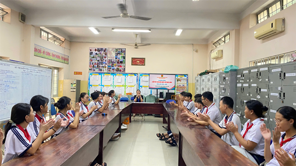  Hộp thư điều em muốn nói  - Cấp ủy chi Bộ gặp gỡ các em Đội viên, học sinh nhằm lắng nghe tiếng nói của các em trong các hoạt động của nhà trường!