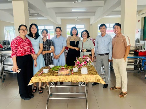 🌸 hoạt động nấu ăn của tổ lịch sử -  địa lý - gdcd nhân ngày 20/10 🌸