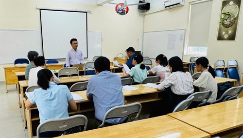 Họp tổ đánh giá viên chức cuối năm 2024 - 2025