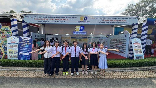 Thầy trò trường THCS Tôn Thất Tùng tham dự Ngày hội 50 năm đổi mới giáo dục “Dấu ấn thời gian - Khát vọng tương lai”