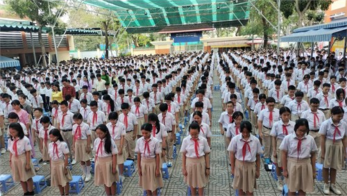 Trường THCS Tôn Thất Tùng khen thưởng cho cá nhân học sinh, tập thể lớp đạt thành tích cao và thực hiện Công văn số 178/UBATGTQG ngày 07/11/2025 của Ủy ban An toàn giao thông Quốc gia về hoạt động hưởng ứng “Ngày thế giới tưởng niệm các nạn nhân tử vong do tai nạn giao thông” tại Việt Nam năm 2025