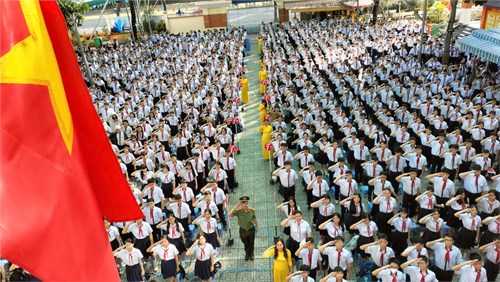 Trường THCS Tôn Thất Tùng tổ chức truyền thông với chủ đề  Bạo Lực Học Đường Và Thuốc Lá Điện Tử , năm học 2025-2026