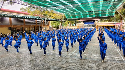 Hơn 200 học sinh trường THCS Tôn Thất Tùng đã tham gia tiết mục biểu diễn võ nhạc VOVINAM trong Lễ hội Thanh niên TPHCM - Youth Fest lần thứ V, năm 2025