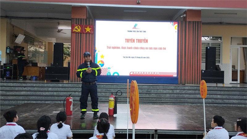 Trường THCS Tôn Thất Tùng tổ chức chuyên đề  Tuyên Truyền Trải Nghiệm, Thực Hành Chữa Cháy Và Cứu Nạn Cứu Hộ , năm học 2025-2026
