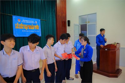 Lễ kết nạp đoàn viên - Chi đoàn Trường THCS Trần Phú