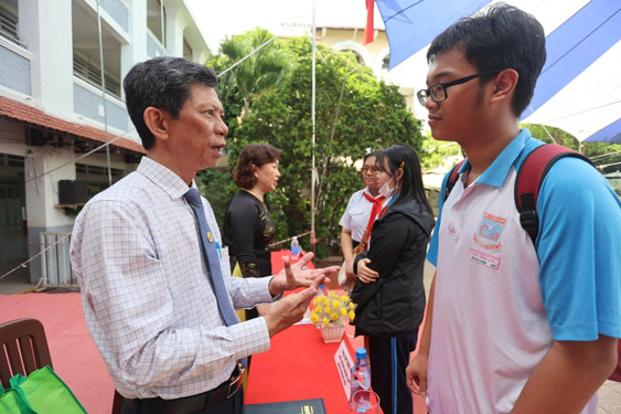 Xem chi tiết lịch thi lớp 10, lớp 10 chuyên tại TP HCM