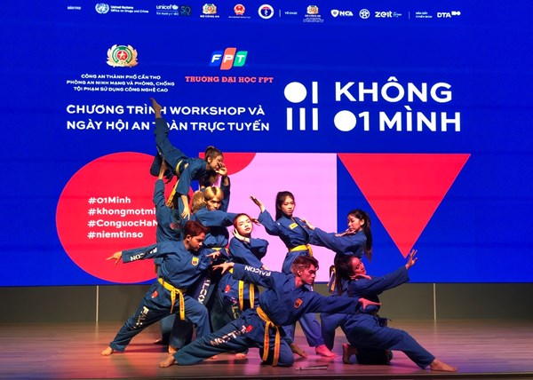 Chiến dich không một mình: Cẩm nang cùng nhau an toàn trực tuyến.