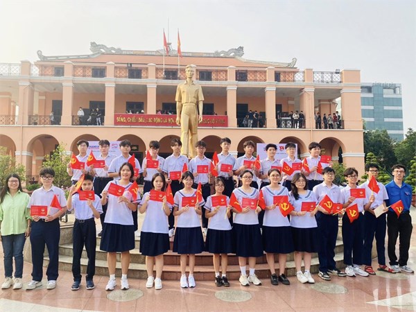 Lễ kết nạp Đoàn viên tại Bến Nhà Rồng – Hành trình đến với địa chỉ đỏ lịch sử