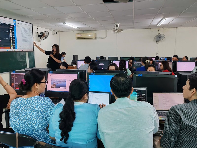 Tập huấn chuyển đổi số trong quản lý và giáo dục