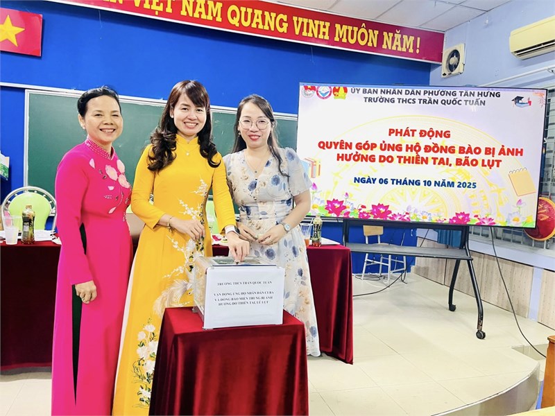 Vận động quyên góp ủng hộ đồng bào bị thiên tai bão lụt.