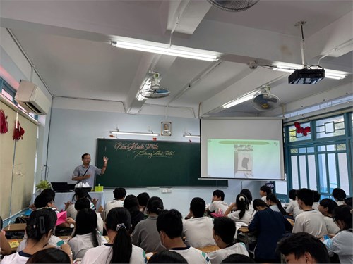 Chuyên đề Toán dành cho học sinh khối 8  Các hình khối trong thực tiễn”