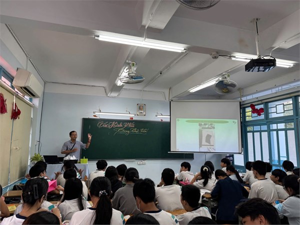 Chuyên đề Toán dành cho học sinh khối 8  Các hình khối trong thực tiễn”