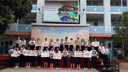 Chuyên đề hoạt động trải nghiệm khối 8 “Phòng chống bạo lực và xây dựng tình bạn đẹp – Trường học thân thiện”