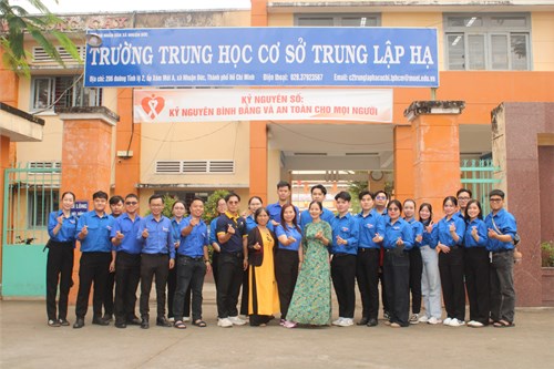 Chương trình sinh hoạt chuyên đề và công tác an sinh xã hội do Đoàn Thanh niên khách sạn Đệ Nhất, trực thuộc Đoàn Tổng công ty Du lịch Sài Gòn - Saigontourist Group tổ chức tại Trường THCS Trung Lập Hạ