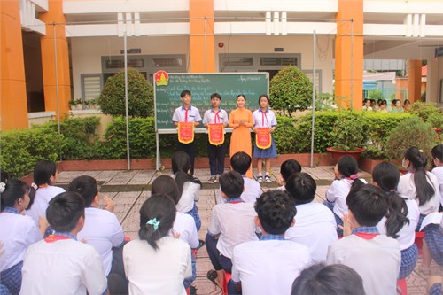 Sinh hoạt dưới cờ tuần 6