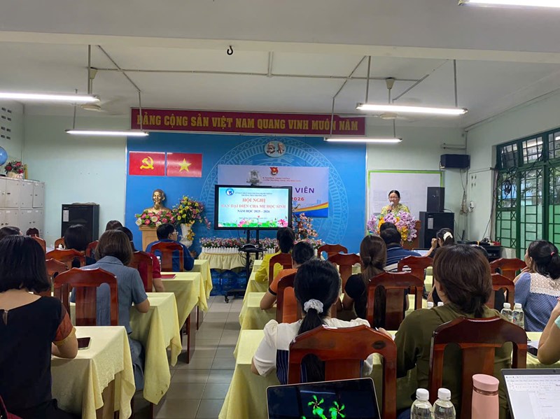 Ngày 8/10/2025, Trường THCS Trường Sơn tổ chức họp ban đại diện Cha mẹ học sinh đầu năm học 2025 - 2026