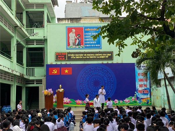 Sáng ngày 3/11/2025, Trường Phối hợp trung tâm y tế khu vực Gò Vấp tuyên truyền về phòng chống tác hại của thuốc lá và thuốc lá điện tử (BCV: Bác sĩ Hứa Thị Lệ)