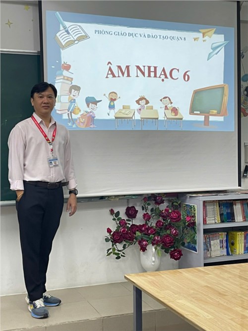 Hình ảnh tiết dạy theo hướng nghiên cứu bài học môn Âm nhạc 6_Bài dạy minh họa Giới thiệu một số nhạc cụ truyền thống Việt Nam _GV thực hiện Trịnh Tấn Phát