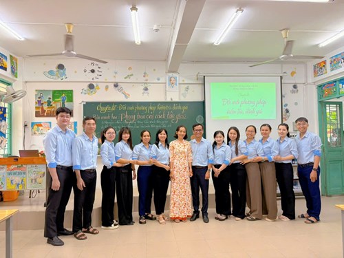 Hình ảnh tiết dạy đổi mới phương pháp kiểm tra, đánh giá môn Sử địa 7_Bài dạy minh hoạ: Phong trài cải cách tôn giáo_GV thực hiện: Lê Thị Hoàng Dung