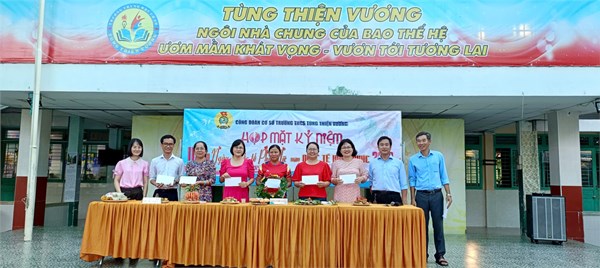 Hình ảnh họp mặt kỉ niệm 115 ngày quốc tế phụ nữ 8/3