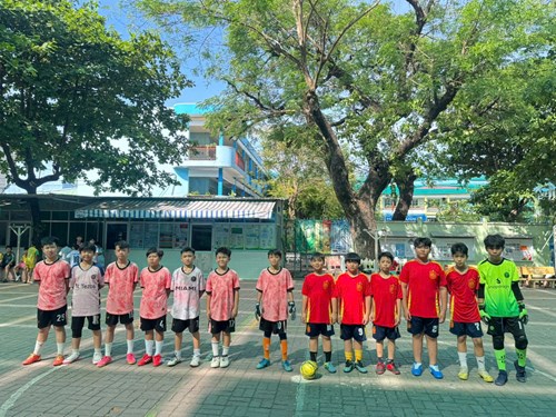 Hình ảnh thi đấu cúp bóng đá TTV vào chiều thứ 7 (12/4) và sáng chủ nhật (13/4)