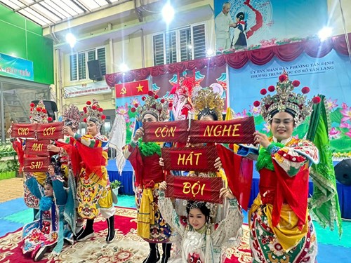 Sân khấu học đường bồi đắp tình yêu lịch sử và nghệ thuật dân tộc