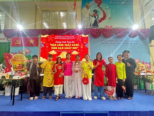 🌕 Trường Trung học cơ sở Văn Lang rộn ràng Ngày hội Trung thu  với chủ đề “Đèn lồng thắp sáng – Tình bạn khắp nơi”