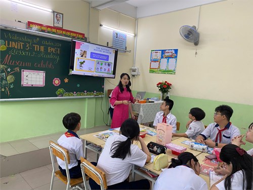 Hoạt động chuyên môn tổ Tiếng Anh : Tiết chuyên đề   Ứng dụng AI và Steam trong giờ học Tiếng Anh