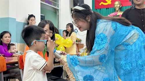 Tổ chức vui tết trung thu cho con công đoàn viên