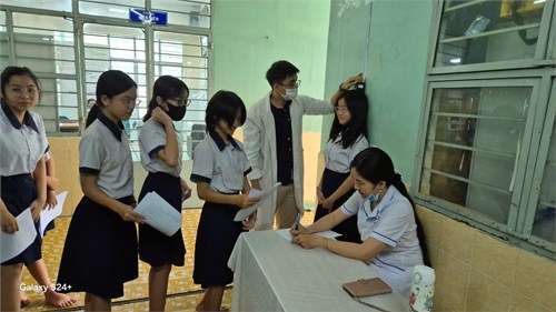 Trường THCS Võ Thành Trang tổ chức khám sức khỏe cho học sinh