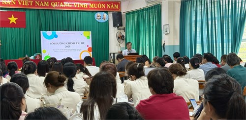 Bồi dưỡng Chính trị hè trực tiếp