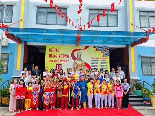 Rộn ràng lễ tưởng niệm giỗ tổ hùng vương tại trường tih-thcs tạ uyên