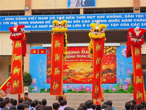 Trường THCS An Nhơn kính chúc quý thầy cô giáo viên, nhân viên nhà trường một năm mới sức khỏe dồi dào, hạnh phúc và luôn giữ vững ngọn lửa nhiệt huyết trong sự nghiệp  trồng người . Chúc tập thể Hội đồng sư phạm nhà trường năm mới công việc hanh thông, gia đình an khang, mọi dự định đều thành công, gặt hái thêm nhiều thành tích rực rỡ, tiếp tục khẳng định uy tín và chất lượng giáo dục.
Trường THCS An Nhơn chúc các em học sinh năm mới dồi dào sức khỏe, luôn chăm ngoan, học giỏi và giữ vững niềm vui, sự sáng tạo trong học tập. Chúc các em đạt được mục tiêu học tập, kiên trì theo đuổi ước mơ và trưởng thành hơn mỗi ngày. Chúc các em bước vào năm mới với tinh thần phấn khởi, năng lượng tích cực, luôn yêu thương bạn bè và kính trọng thầy cô.