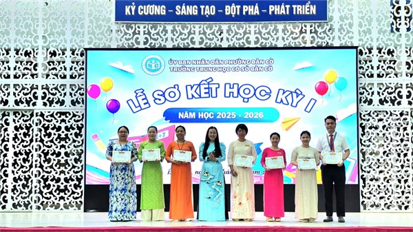 Trường THCS Bàn Cờ trang trọng tổ chức Lễ Sơ kết học kỳ I Năm học 2025-2026