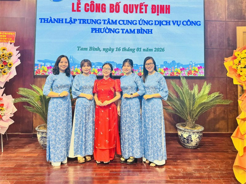 Giáo viên và học sinh trường THCS Bình Chiểu đã tham gia biểu diễn tại Lễ công bố Quyết định thành lập Trung tâm Cung ứng dịch vụ công phường Tam Bình trực thuộc UBND phường Tam Bình, TP Hồ Chí Minh