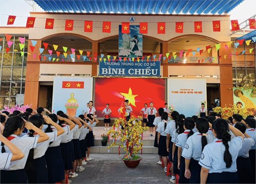 🇻🇳 LỄ CHÀO CỜ – TUYÊN DƯƠNG THÀNH TÍCH & TRAO QUÀ TẾT YÊU THƯƠNG 🇻🇳
🌼 Giúp bạn vui Xuân – Đón Tết ấm áp 🌼
Chuỗi hoạt động chào mừng kỷ niệm
🌸 85 năm Ngày thành lập Đội Thiếu niên Tiền phong Hồ Chí Minh 🌸
(15/5/1941 – 15/5/2026)