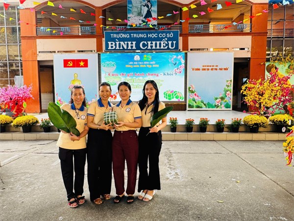 Công đoàn viên tham gia Gói bánh chưng chào Xuân Bính Ngọ 2026