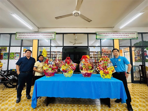 Công đoàn viên tham gia Gói quà Tết chào Xuân Bính Ngọ 2026