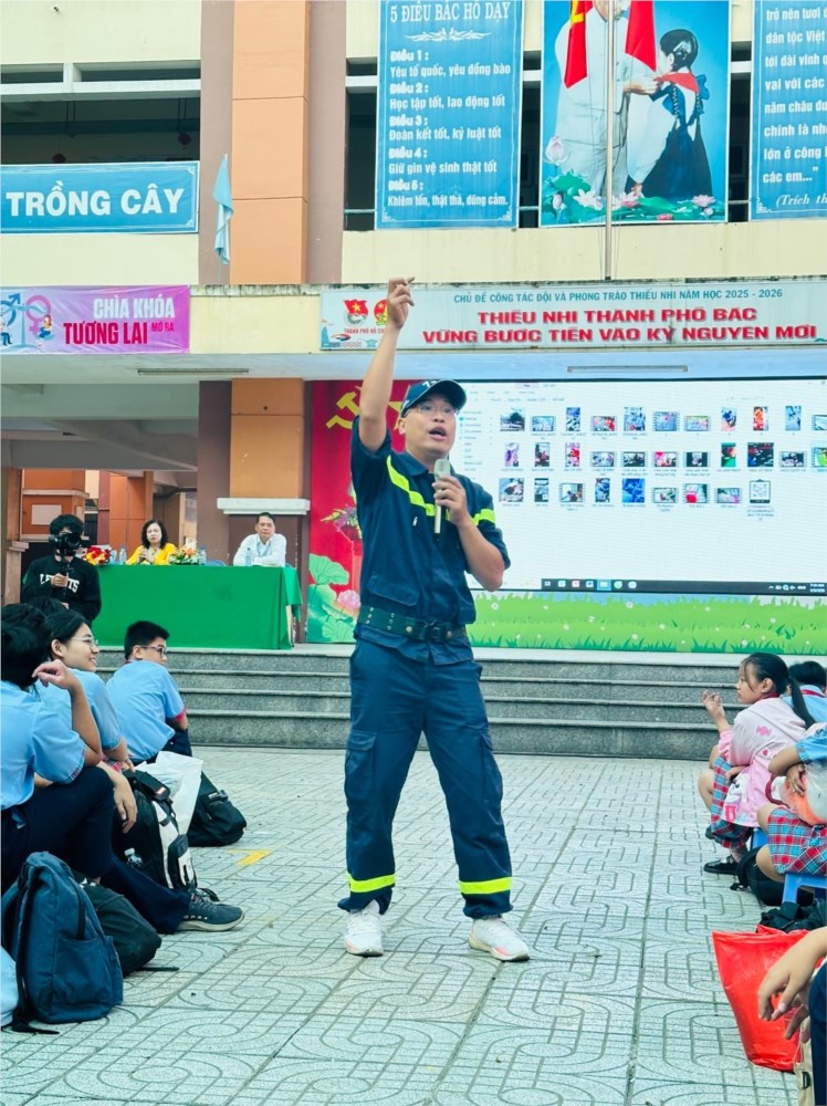 Sinh hoạt đầu tuần 17: trang bị kỹ năng – kiến tạo môi trường học đường an toàn