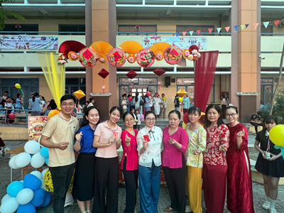 Rộn ràng không khí hội xuân tại tổ lịch sử - địa lí