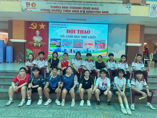 Sôi nổi giải cầu lông học sinh trường thcs bình tân