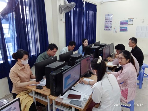 Tổ công nghệ - tin học sinh hoạt chuyên môn, đẩy mạnh chuyển đổi số trong dạy học