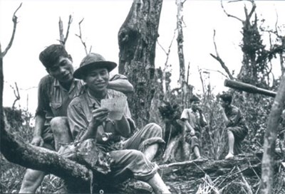 Chính hữu với những trang thơ về người lính