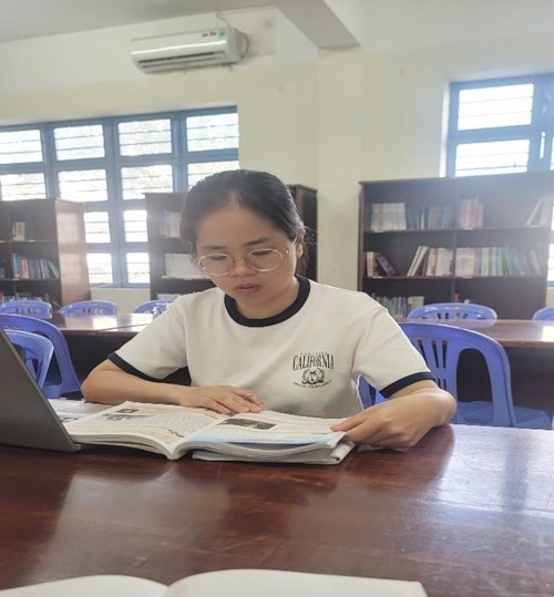 Sinh hoạt chuyên tổ lịch sử-địa lí tháng 3 lần 1