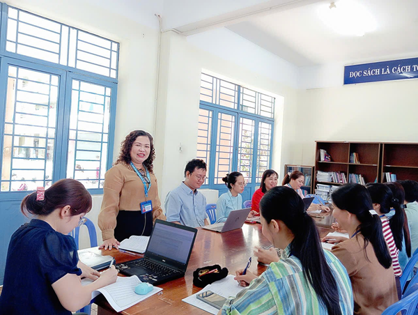 Sinh hoạt chuyên môn tổ ngữ văn  tuần 3 tháng 03