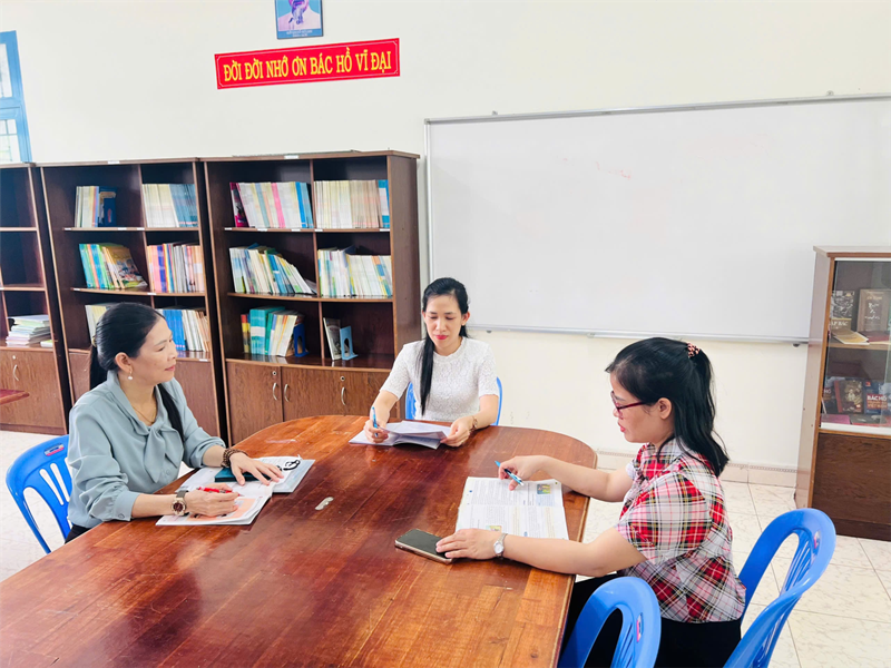 Sinh hoạt chuyên môn tháng 04 tổ giáo dục công dân